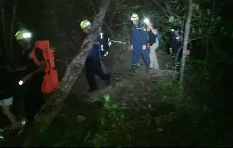 Bomberos rescatan a francesa en senderos de Pedasí