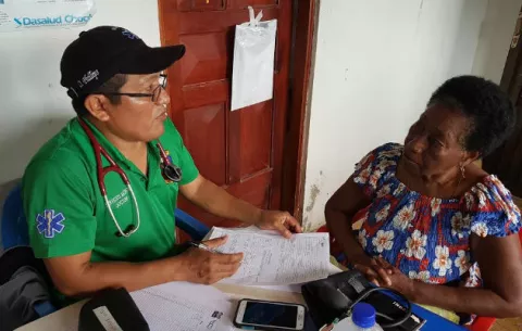 Pobladores en frontera con Colombia reciben atención de especialistas