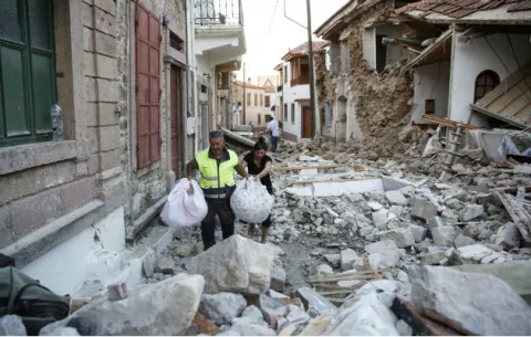 Muere una mujer en sismo que sacude la isla griega de Lesbos 