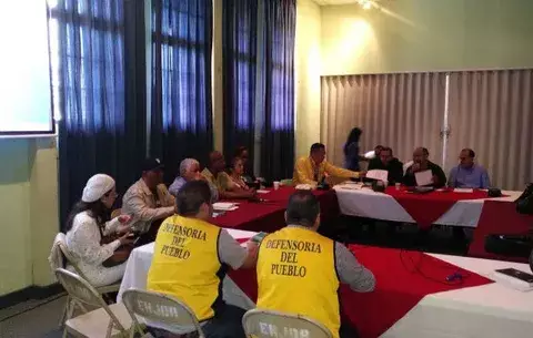 Docentes aseguran que la ministra Paredes los "dejó plantados"
