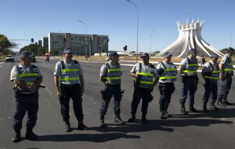 Bloquean accesos a las principales ciudades brasileñas por huelga general