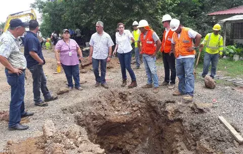 Logran acuerdos para agilizar construcción del alcantarillado de Santiago 