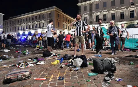 Fanáticos de la Juventus heridos tras estampida por supuesta detonación