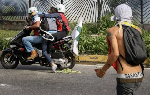 Exilio condena muerte de joven manifestante por disparos de un militar