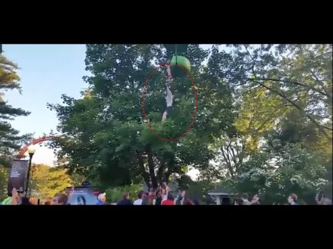 Chica cae de juego mecánico en Nueva York; gente la atrapa 