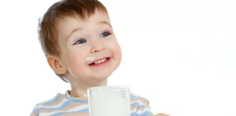 Leche de vaca para que tus hijos sean altos