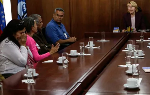La fiscal se reúne con afectados por allanamientos tras protestas en Caracas