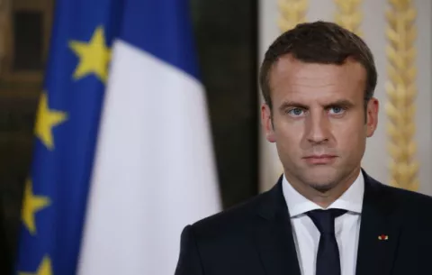 Macron reformará su gobierno tras triunfo en parlamentarias 
