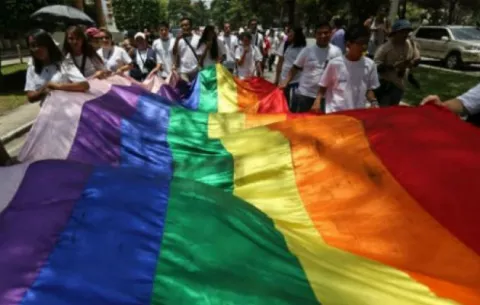 Francia da un paso hacia la inseminación para lesbianas y mujeres solas