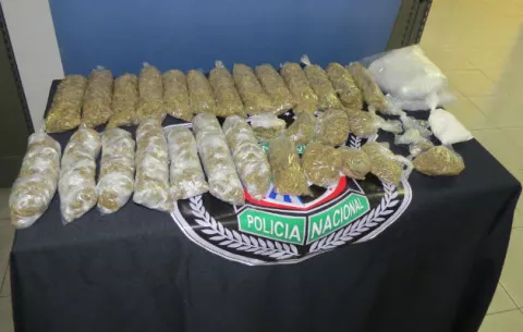 Sacan de circulación a vendedores de marihuana