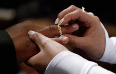Parlamento de Trinidad y Tobago proscribe el matrimonio infantil