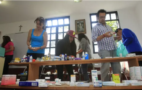 Venezolanos envían medicinas desde México para aliviar la crisis humanitaria