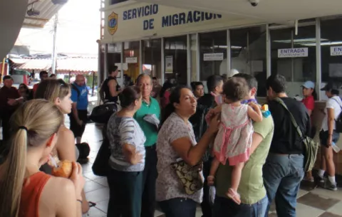 Demandan Decreto Ejecutivo sobre extranjeros por actos discriminatorios