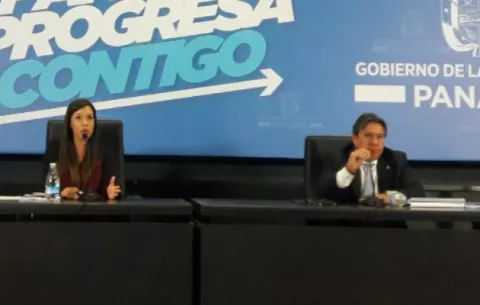 Licitan cuatro camiones 'tapahuecos' para el MOP