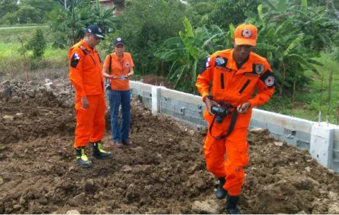 Paralizan trabajos de muro por afectar el normal curso del río Caimito