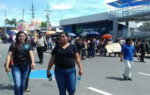 Exigen al Meduca no olvidar familias de docentes que murieron en la comarca