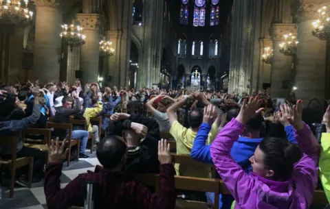 El agresor de Notre Dame gritó "esto es por Siria" antes de atacar a policía