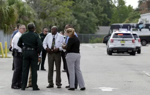 Alguacil confirma que cinco personas murieron en tiroteo en Orlando