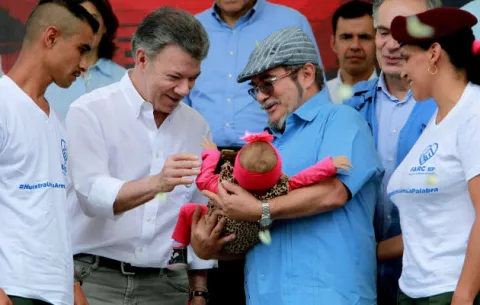 Santos da por cerrado el conflicto de más de medio siglo con las FARC