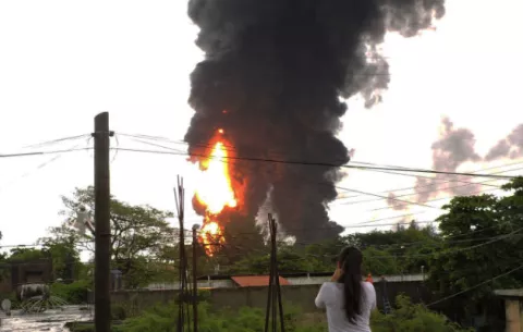 Se incendia una refinería en el sur de México, hay nueve heridos 