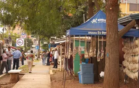 Piden formalizar uso de aceras en Las Tablas