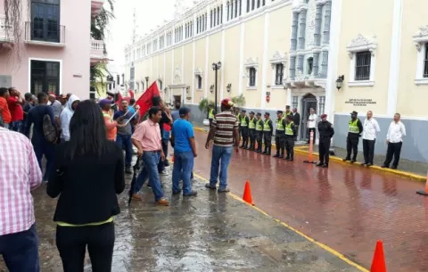 Piqueteo en Cancillería por posibles bases militares