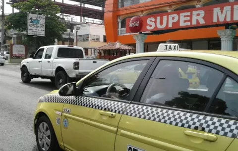 Exigen a la ATTT retener taxis con placas clonadas en Panamá Oeste