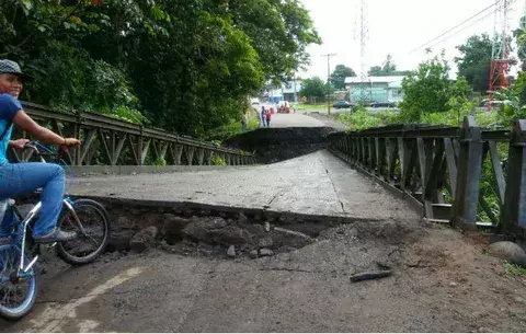 Colapsa puente en Alanje y afecta a cuatro comunidades