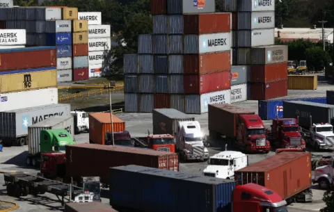 Grupo chino pone primera piedra de puerto de contenedores en Caribe de Panamá