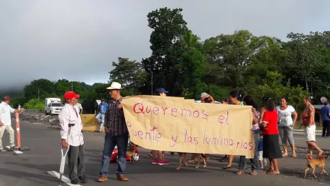 Residentes de San Bartolo trancaron para demandar pronta respuesta
