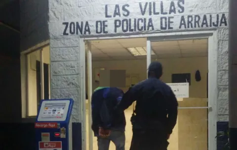 Capturan en flagrancia a ladrón de residencias en San Gabriel