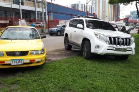 Investigarán a fiscal del MP que disparó en la pierna a un taxista