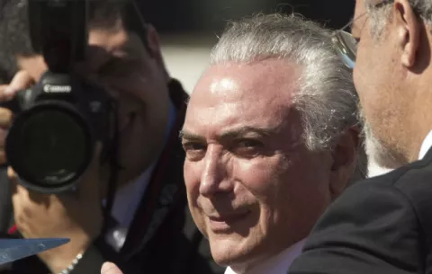 Temer es absuelto en la corte electoral pero aún lucha por un poder amenazado