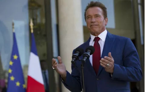 Schwarzenegger dialoga sobre cambio climática en Francia 