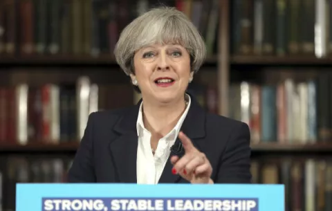 Corbyn pide la dimisión de May por los recortes a la financiación de la policía