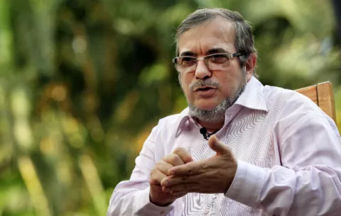 Líder de las FARC pide apoyo internacional para acabar con paramilitares
