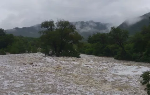 Tormenta tropical Calvin golpea el suroeste de México 