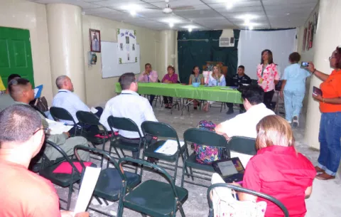 Capacitan a reos de Colón como captadores de la tuberculosis