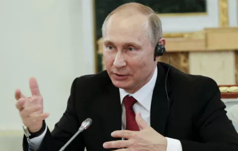Putin dice estar dispuesto a hablar con Trump "un hombre sencillo y directo"