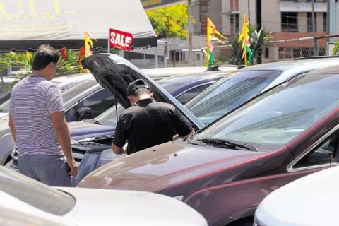 Venta de autos usados  baja por  ralentización de la economía del país