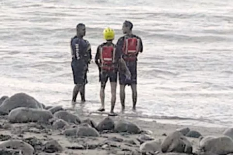 Surfista muere ayer en playa de San Carlos