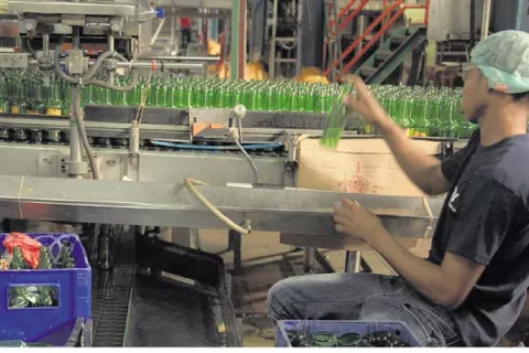 Panameños consumen más alcohol en medio de crisis