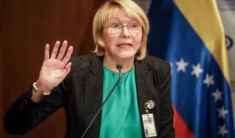 Oposición  protesta contra juicio a la fiscal