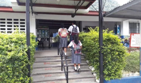 Alumnos  han incursionado    en   juego diabólico  'Sharly Sharly'