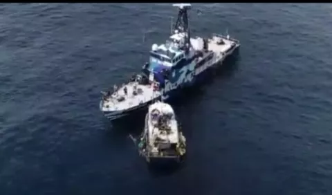 Expulsan de  aguas nacionales a barco foráneo