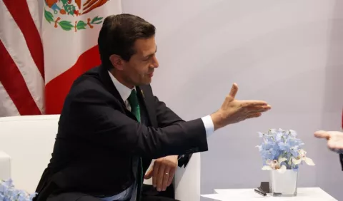 Peña Nieto pide aparcar debate sobre muro