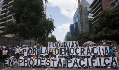 Cien días de protestas en Venezuela en medio de una guerra de poderes
