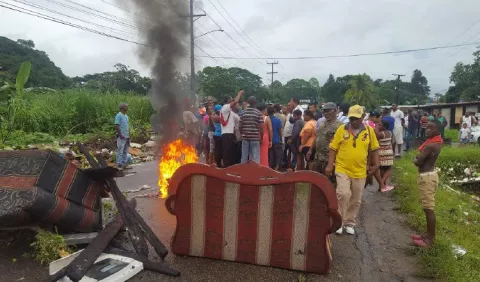 Damnificados son reprimidos 