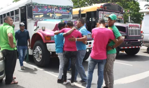 Cierran la vía por crimen de conductor de autobús