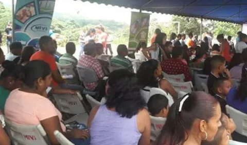 Gritos  y quejas en la entrega de  casas en Colón